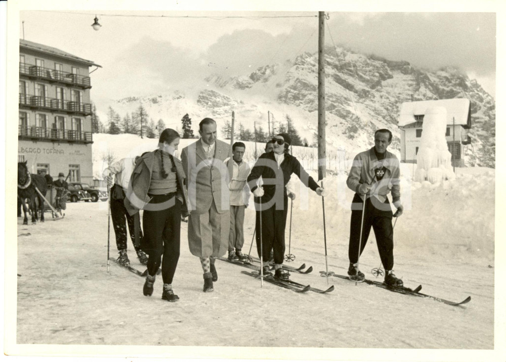 Fotografia d epoca originale 1939 CORTINA D AMPEZZO BL Edda CIANO MUSSOLINI Dino ALFIERI  Albergo TOFANA 1