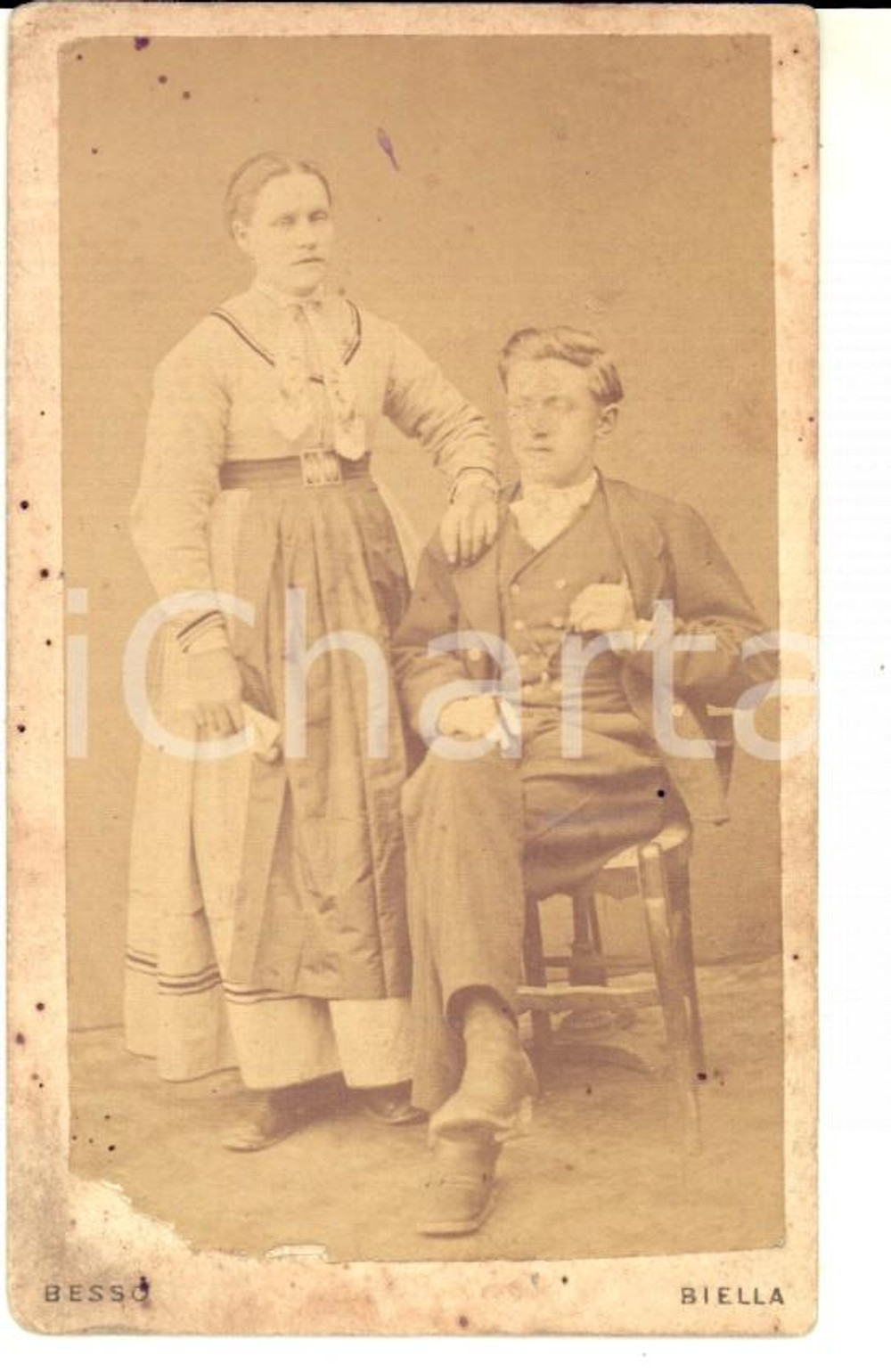 Fotografia d epoca originale 1880 ca BIELLA Ritratto di una giovane coppia di sposi Foto Vittorio BESSO 1