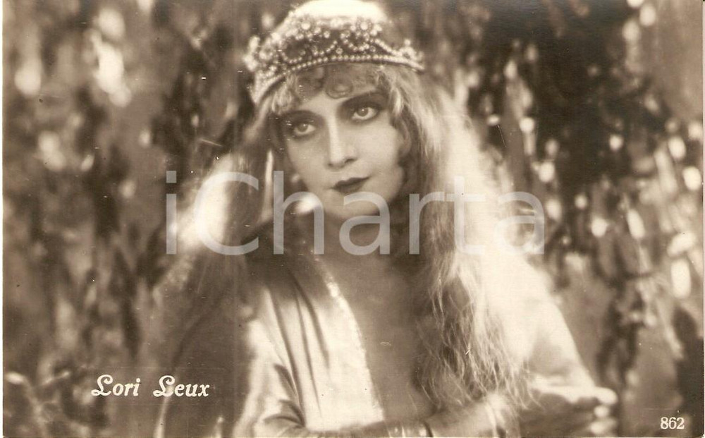 Cartolina originale da collezione 1925 ca CINEMA Attrice Lori LEUX Ritratto con corona Cartolina FP NV 1