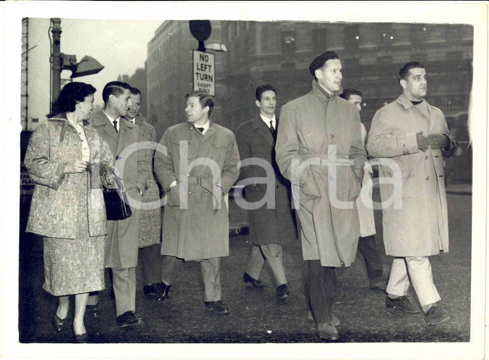 1954 LONDON CALCIO Giocatori MILAN F.C. in attesa della partita con il WEST HAM