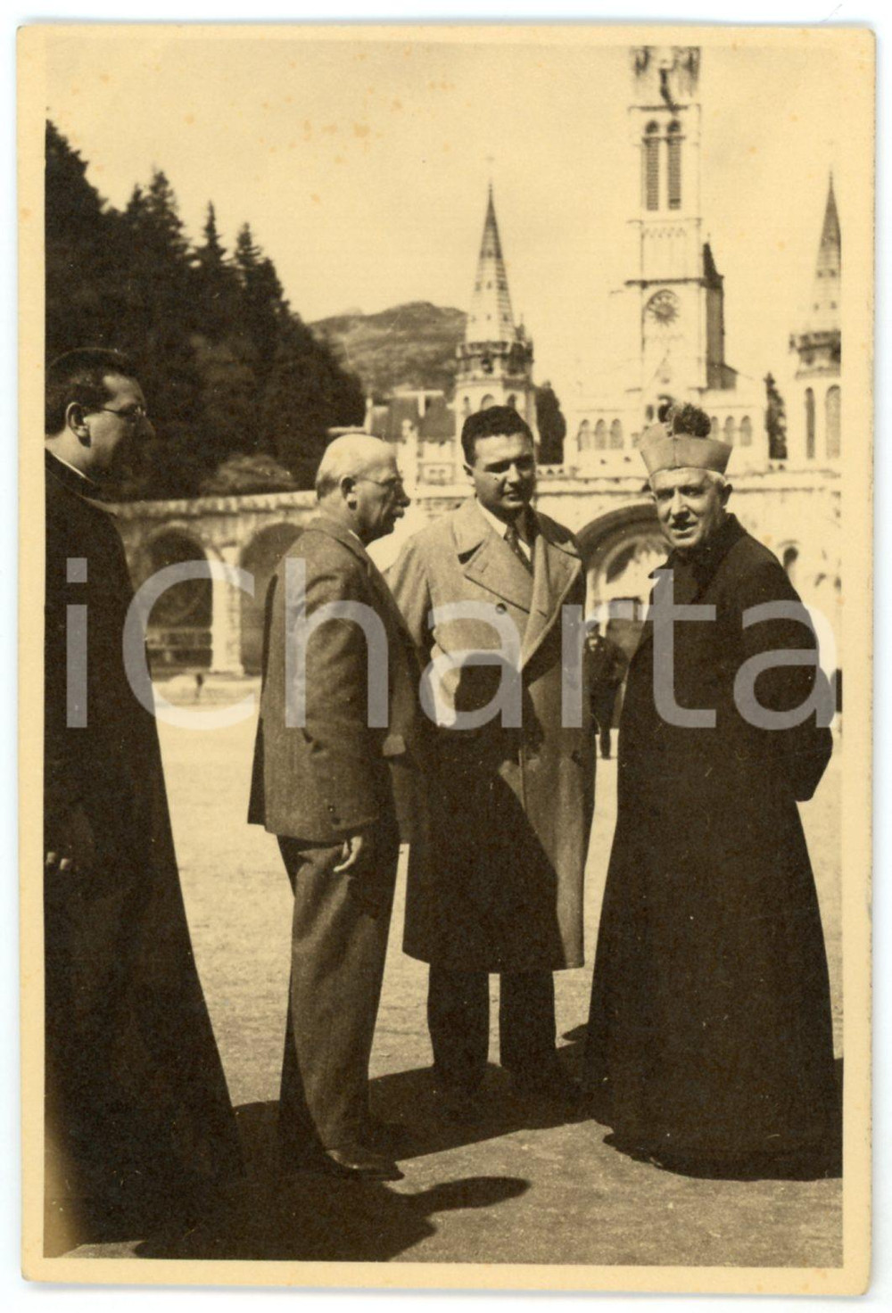 1931 LOURDES Pellegrinaggio - Card. Maurilio FOSSATI Franco GASPARRI (2) Foto  Fotografia d'epoca, con didascalia dattiloscritta al verso.CONDIZIONI: GFORMATO: 9x13 cm    originale e autentica 1