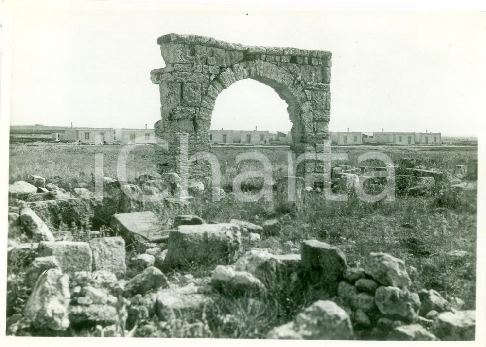 Fotografia d epoca originale 1935 VILLAGGIO BERTA LIBIA Rovine civiltÃ  libica e nuove case coloniche FOTO 1