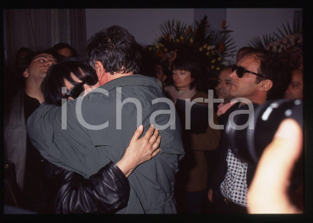 35mm vintage slide* 1995 BUSTO ARSIZIO Funerali di Mia MARTINI Loredana BERTÉ 2