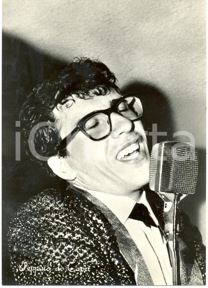 Cartolina originale da collezione 1960 ca MUSICA Peppino DI CAPRI canta al microfono Cartolina FG NV DANNEGGIATA 1