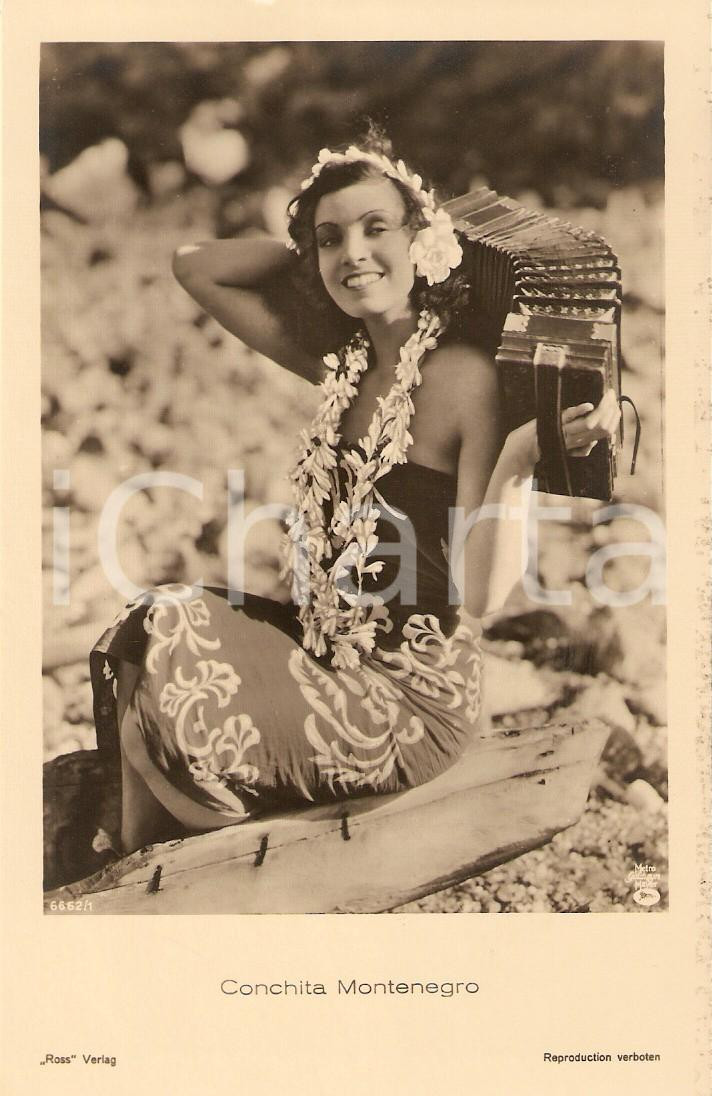 Cartolina originale da collezione 1940 ca CINEMA Conchita MONTENEGRO plays accordion in hawaiian dress Cartolina 1