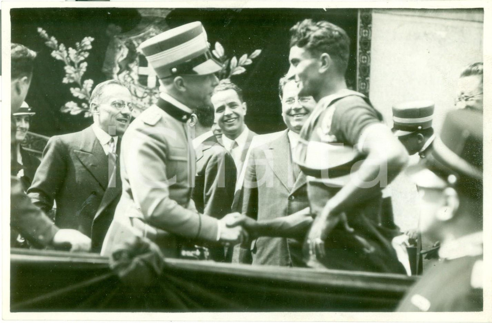 Fotografia d epoca originale 1933 MILANO Ciclista Osvaldo DELLA LATTA vince Coppa Duca di BERGAMO Fotografia 1