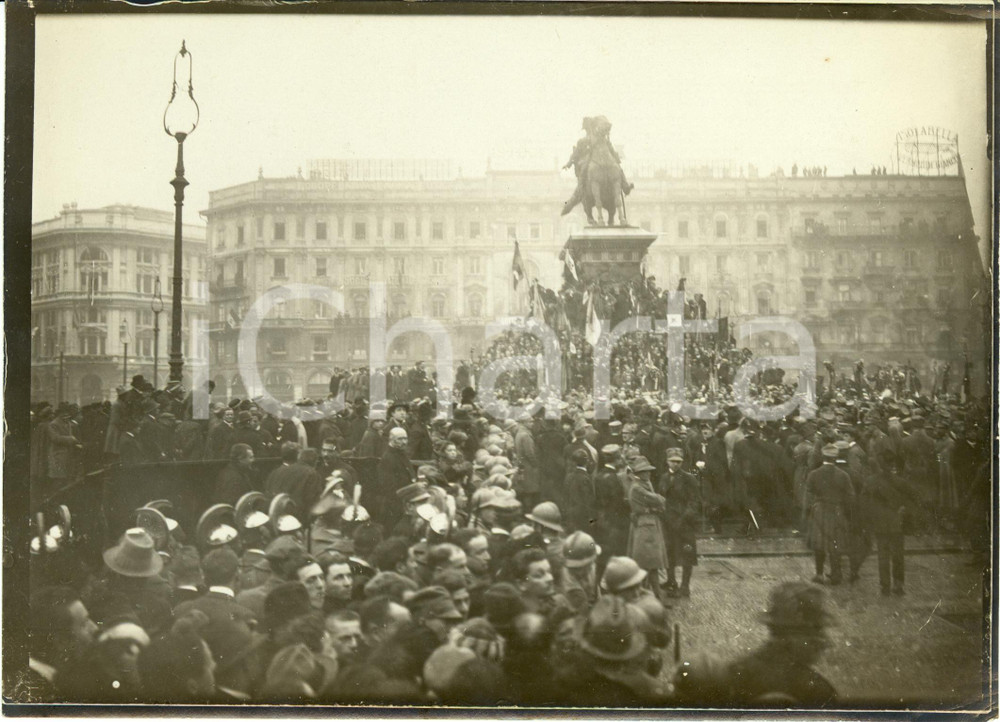 Fotografia d epoca originale 1920 MILANO Il ritorno da ROMA delle bandiere Fotografia 1