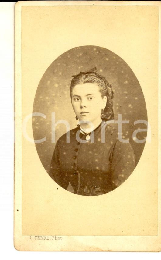 Fotografia d epoca originale 1870 ca LE MANS F Ritratto di donna in abito scuro Foto L. FERRE   CDV 1