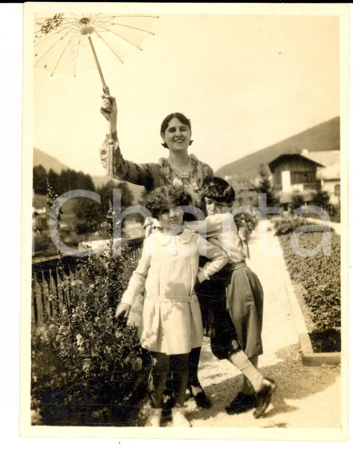 Fotografia d epoca originale 1929 ORTISEI BZ Una zia con i suoi due nipoti Foto VINTAGE  8x11 cm 1