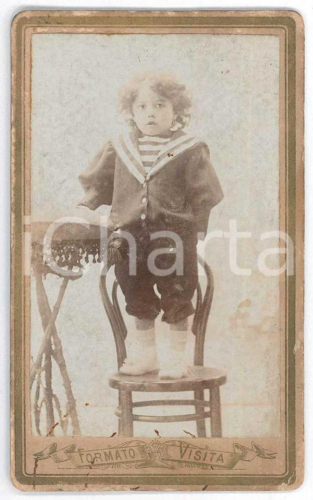 1880 ca OVADA Bambino vestito da marinaretto - Foto ZACCONI CDV Fotografia d'epoca, montata su cartoncino rigido.FOTOGRAFO: Fotografia Milanese di E. Zacconi - Ovada FAIR/discreto lievi sbrecciature Formato: 6x10 cm originale e autentica 1