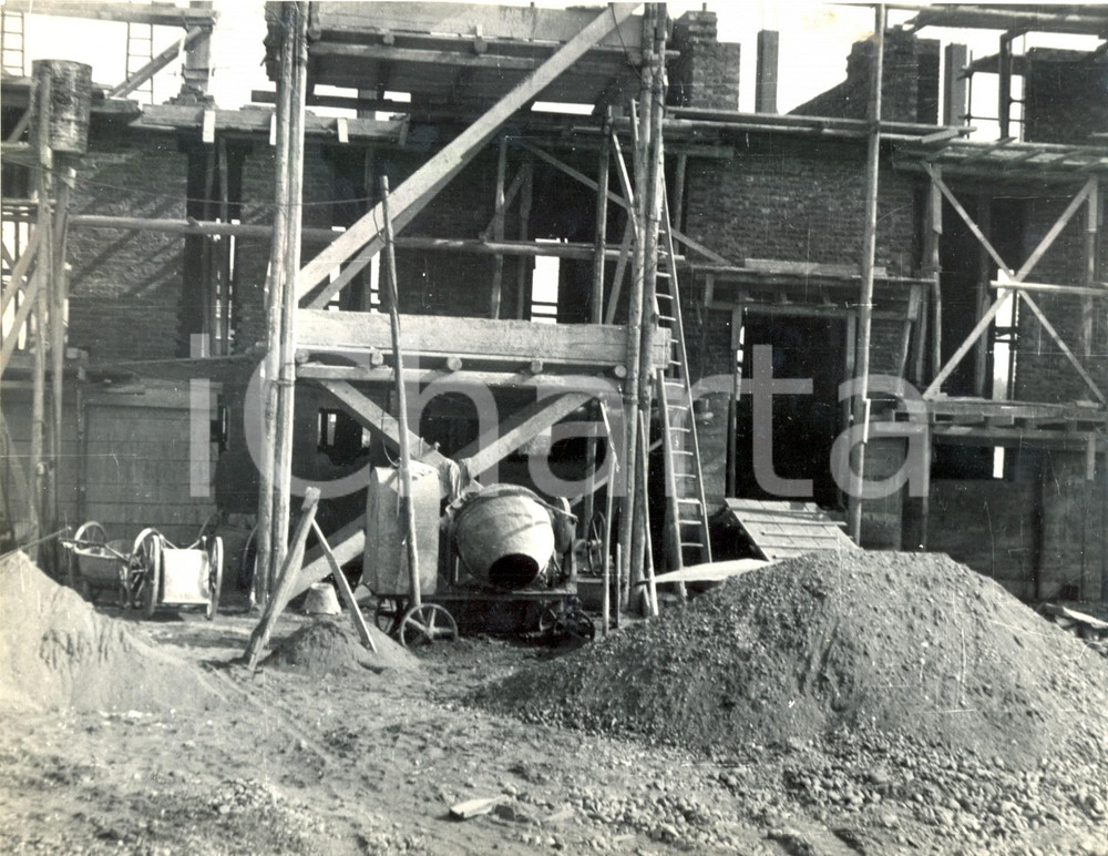 Fotografia d'epoca originale 1950 ca MORTARA (PV) Alloggi popolari in costruzione Cantiere RONDELLI E ROVATI 1