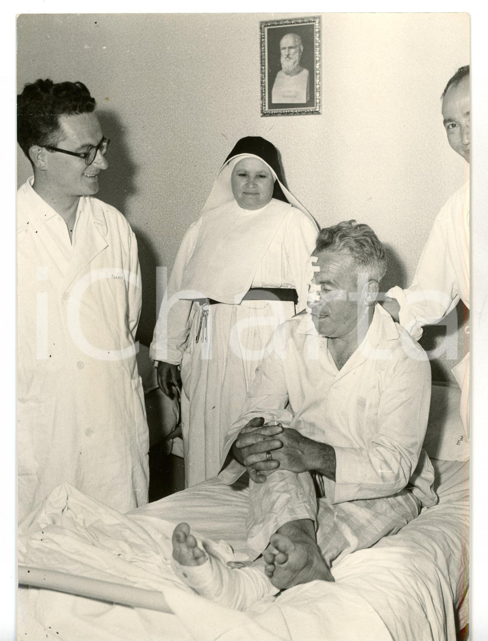 1955 ca OSPEDALE DI NOCERA André BOUCHARD ricoverato dopo incidente aereo *Foto
