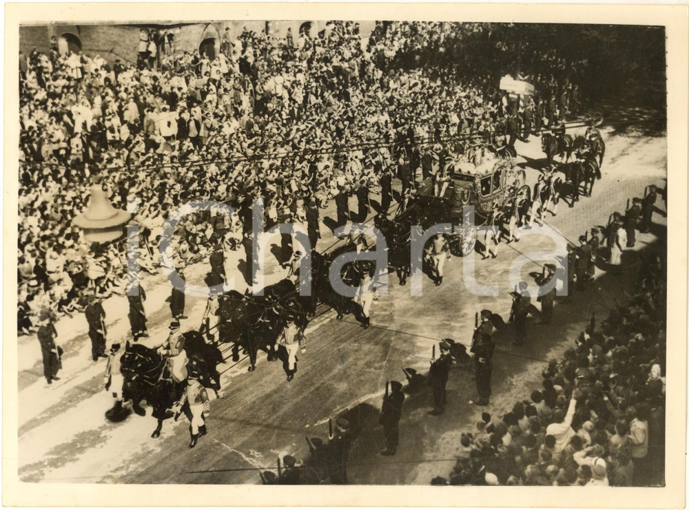 1953 THE HAGUE State Drive by Queen Juliana for Opening of Parliament *Photo