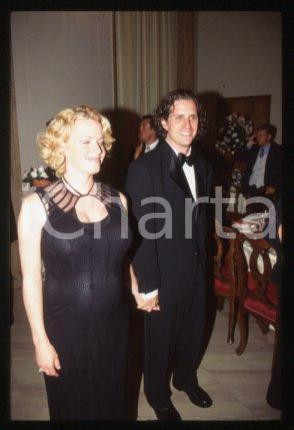 35mm vintage slide* 1997 CINEMA actress Elisabeth SHUE & Davis GUGGENHEIM (23)