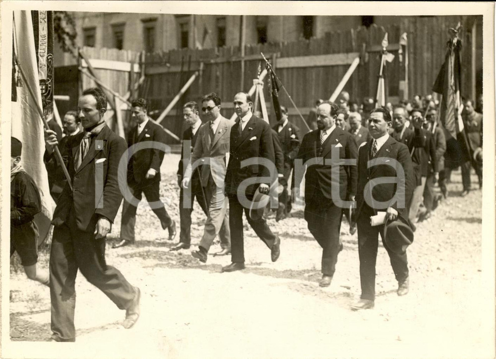 Fotografia d'epoca originale 1935 ca MILANO Associazioni combattenti Piazza SANT'AMBROGIO *Fotografia 1