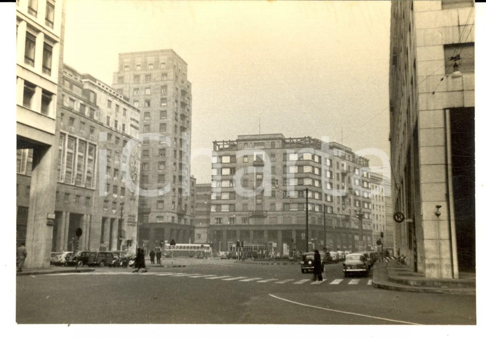 Fotografia d epoca originale 1956 MILANO Veduta di piazza SAN BABILA Foto ARTISTICA 10 x 14 CM 1