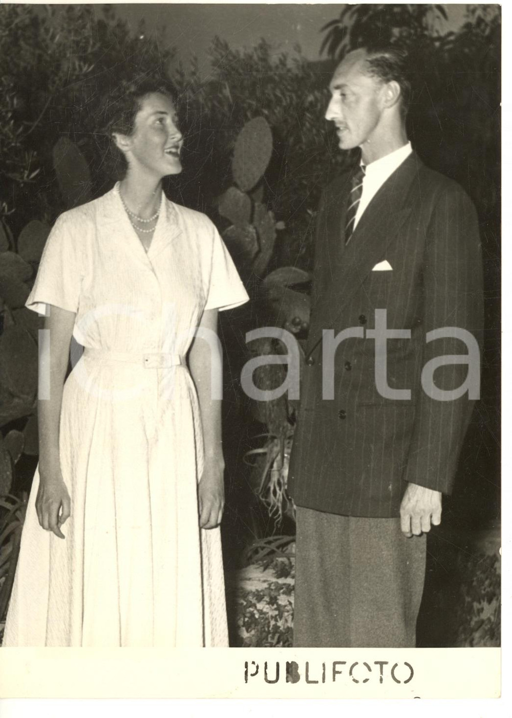 1953 SORRENTO Margherita di Savoia-Aosta e il fidanzato Roberto d'Asburgo-Este 