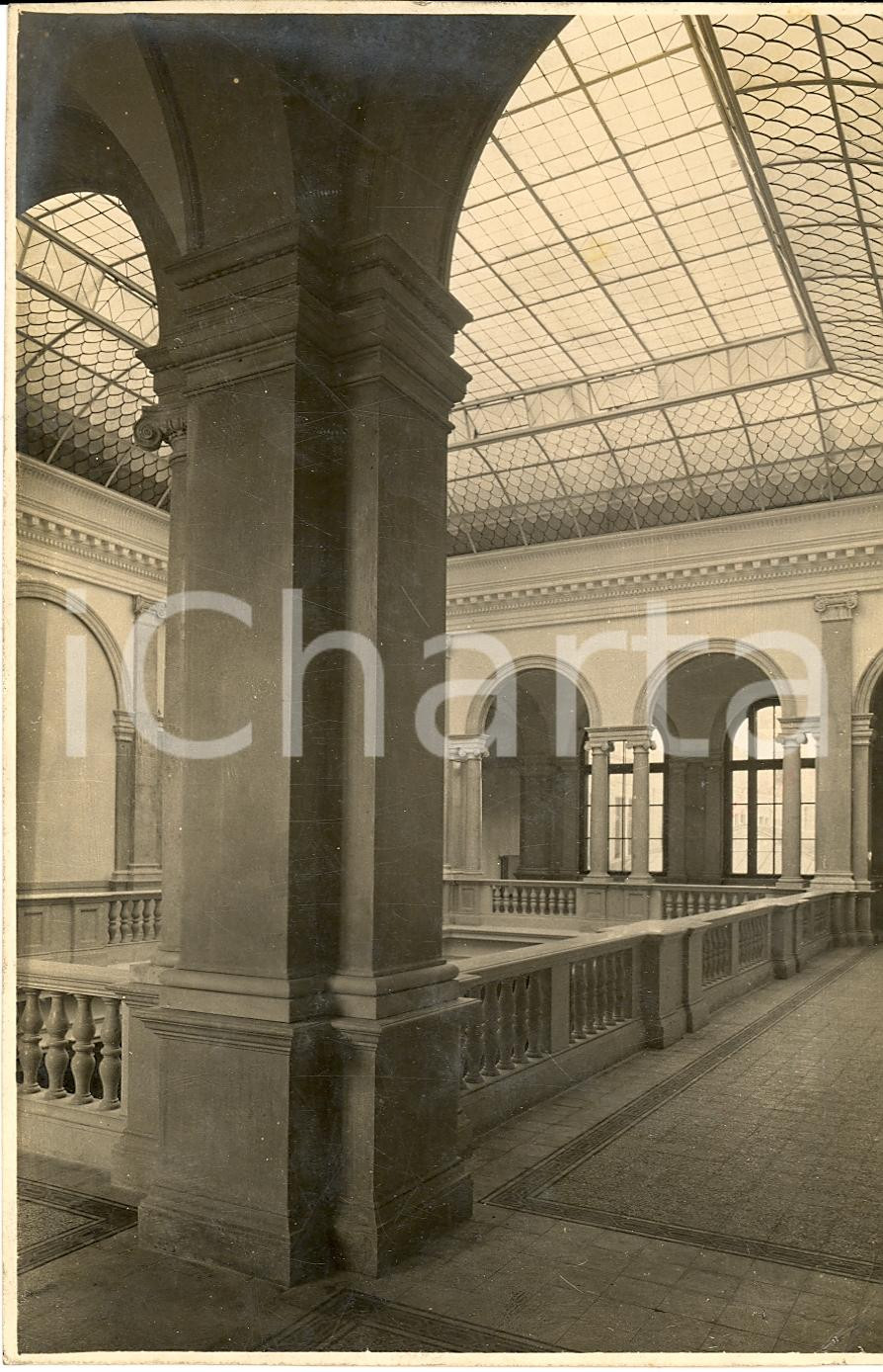 Fotografia d epoca originale 1930 ca TRIESTE Atrio centrale del palazzo di Giustizia 1