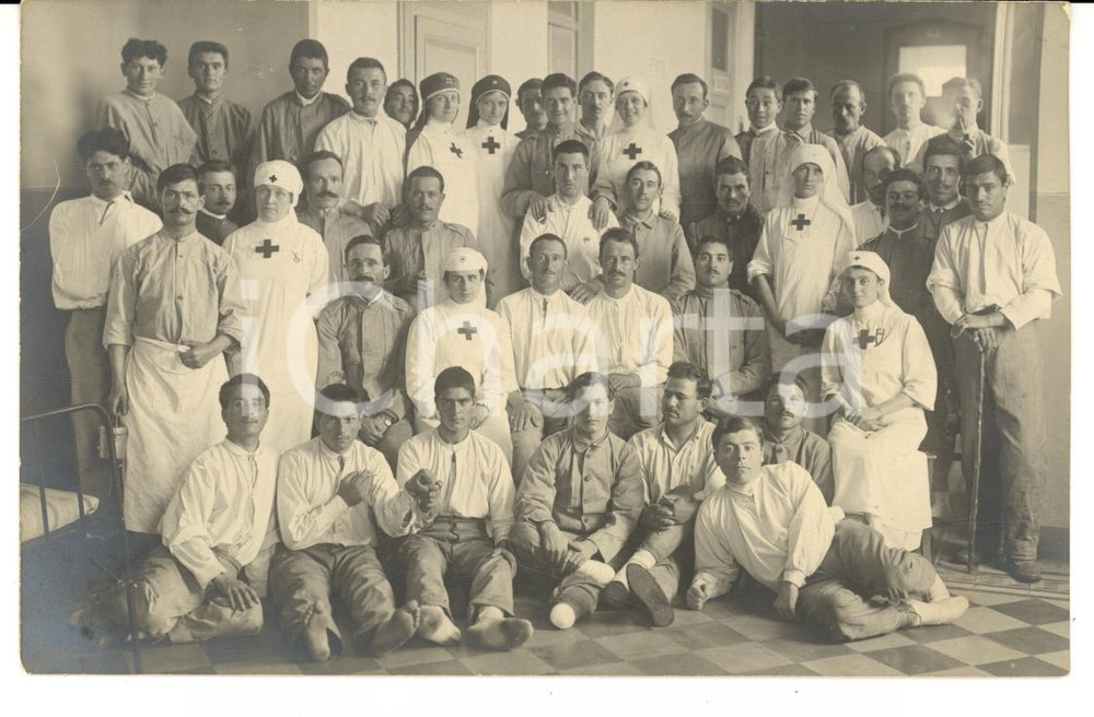 Fotografia d'epoca originale 1920 WW1 Teresa di RORA' e Gina CATTANEO crocerossine tra i mutilati *Fotografia 1