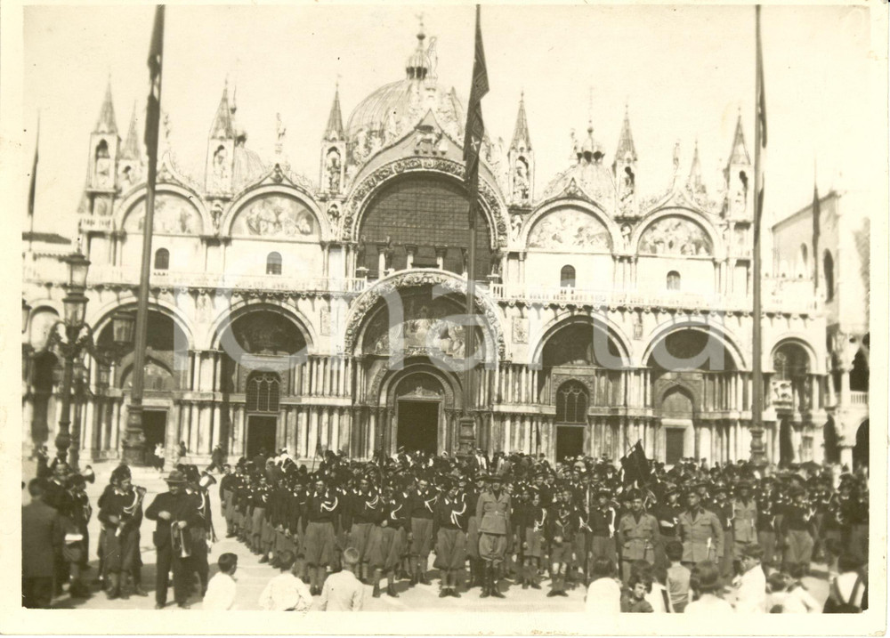 Fotografia d epoca originale 1933 VENEZIA Piazza SAN MARCO Avanguardisti della zona CARSICA in gita Foto 1