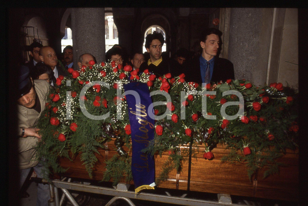 35mm vintage slide* 1986 MILANO Funerale Michele SINDONA - Trasporto feretro *10