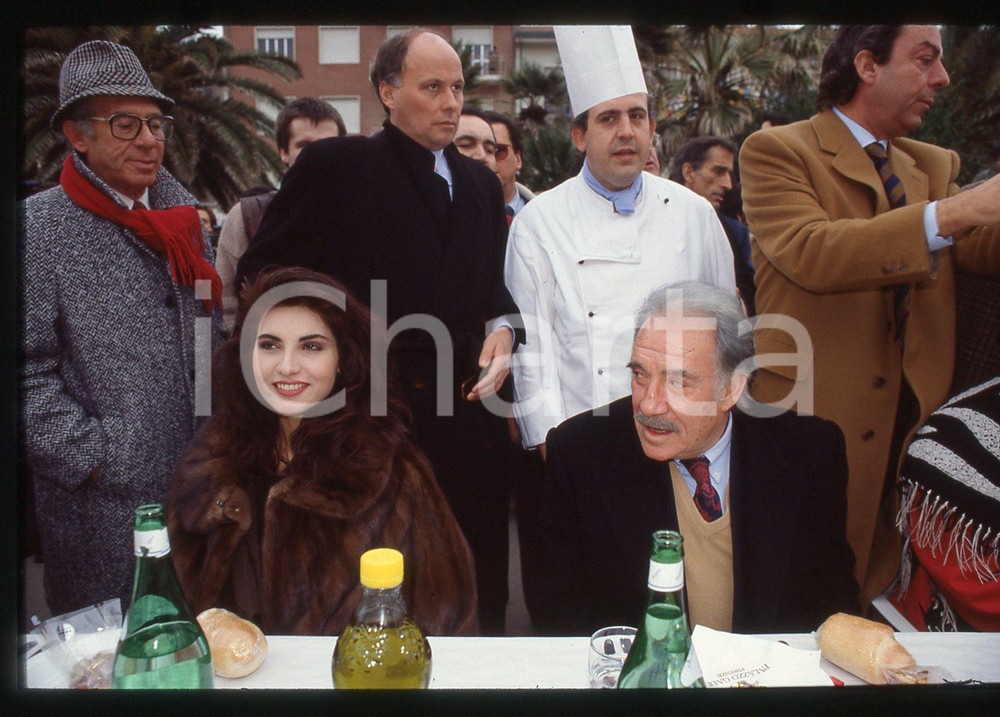 35mm vintage slide* 1989 CARNEVALE DI VIAREGGIO Ugo TOGNAZZI Nadia BENGALA (2)