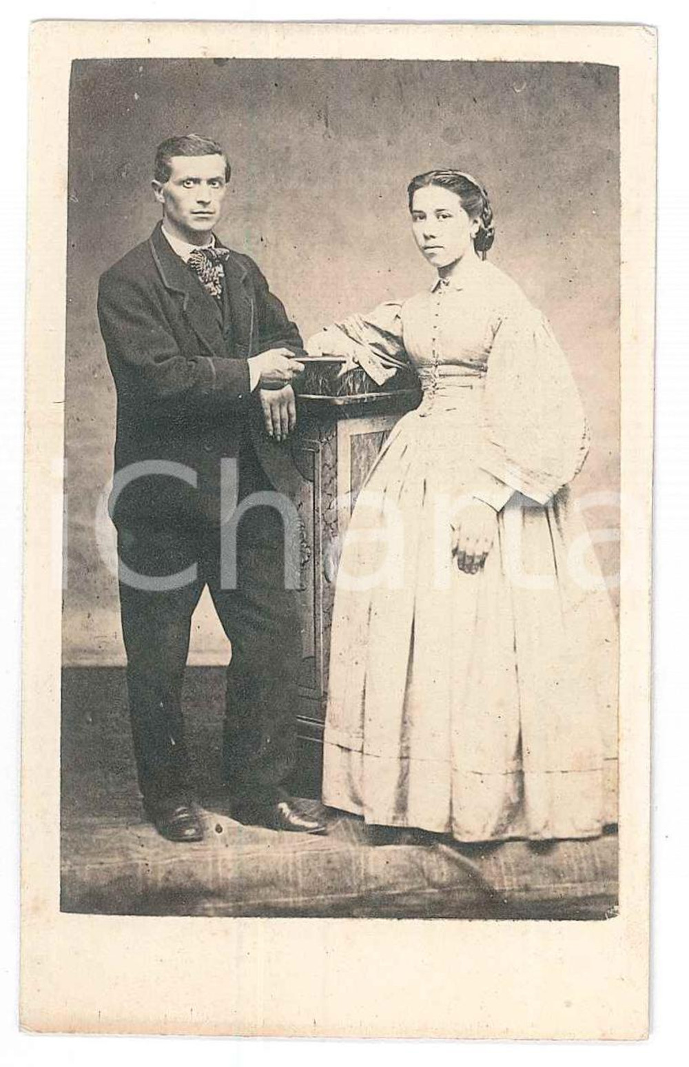 Fotografia d epoca originale 1870 ca MILANO Coppia di sposi   Ritratto Foto Luigi BARTEZZATI CDV 1