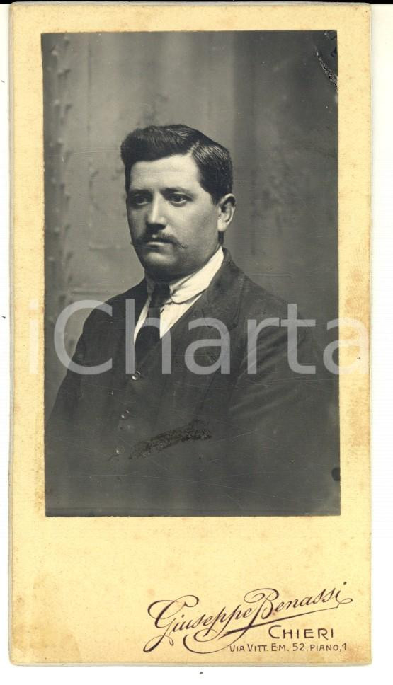 Fotografia d epoca originale 1910 ca CHIERI TO Ritratto maschile in abito scuro Foto Giuseppe BENASSI 1