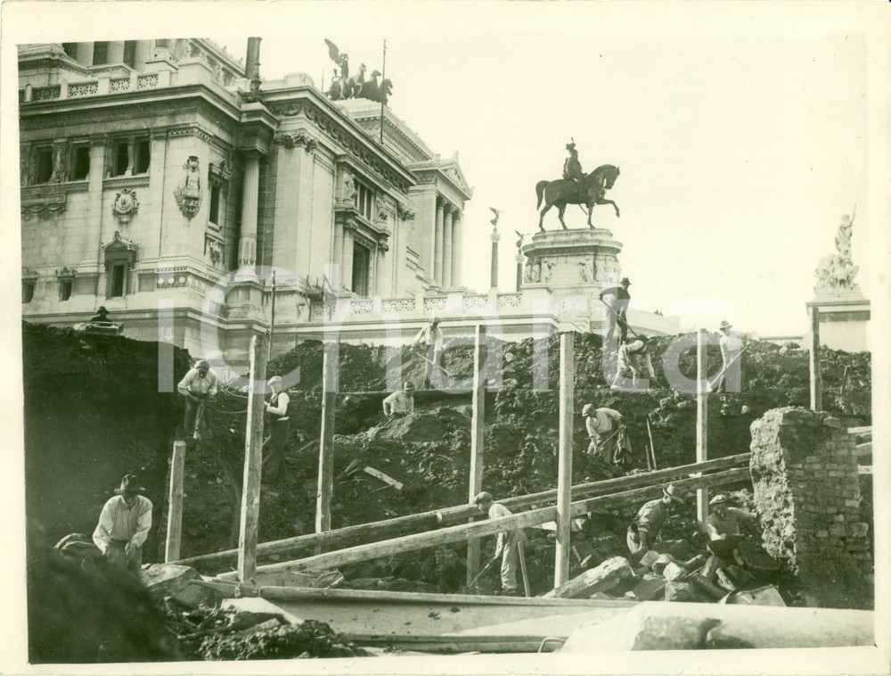 Fotografia d epoca originale 1932 ROMA Scavo archeologico per apertura nuova strada al MILITE IGNOTO Foto 1