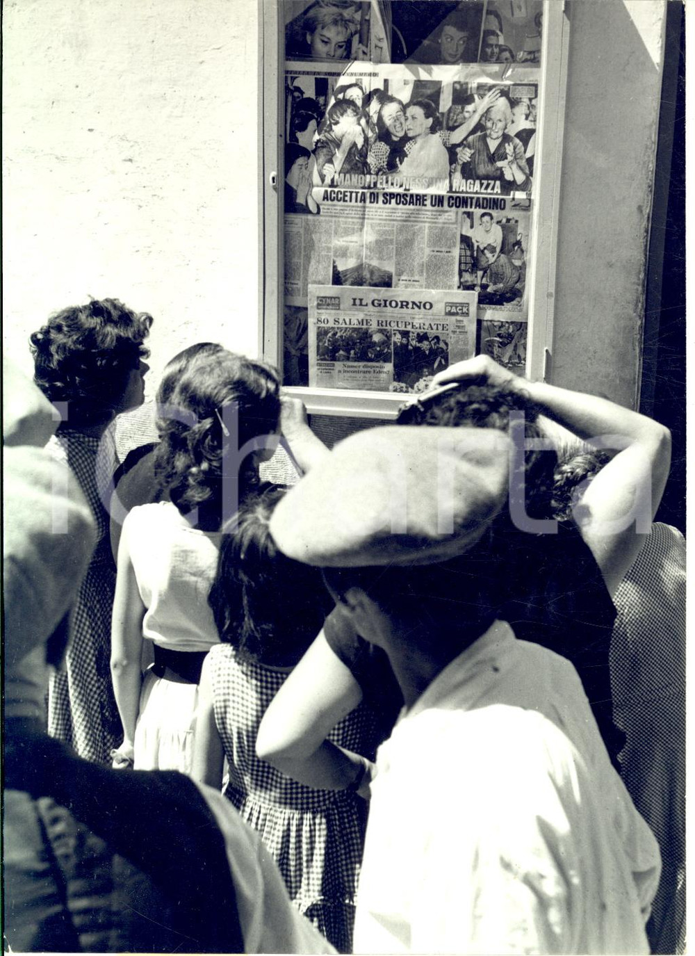 Fotografia d epoca originale 1956 MANOPPELLO Paesani apprendono la notizia del disastro di MARCINELLE Foto 1
