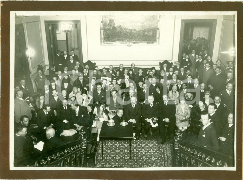 Fotografia d epoca originale 1930 ca CILE Folla ad Ambasciata per conferenza Mario APPELIUS su MUSSOLINI Foto 1