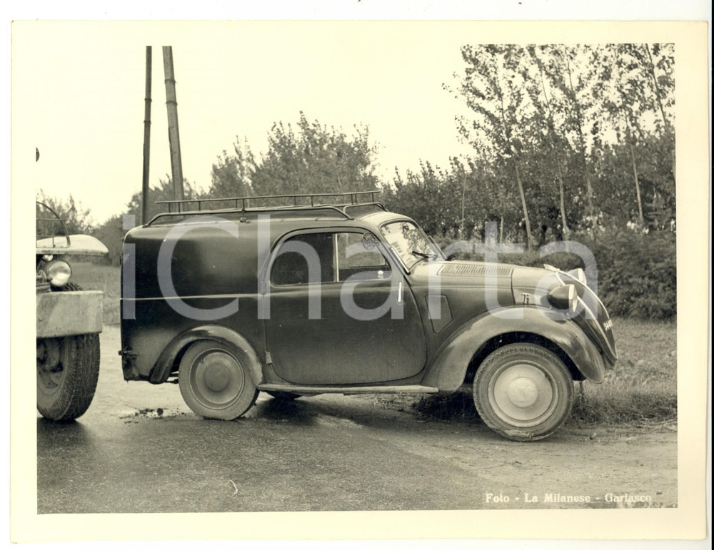 Fotografia d epoca originale 1960 ca  GARLASCO PV Incidente stradale con furgone FIAT TOPOLINO Foto 1