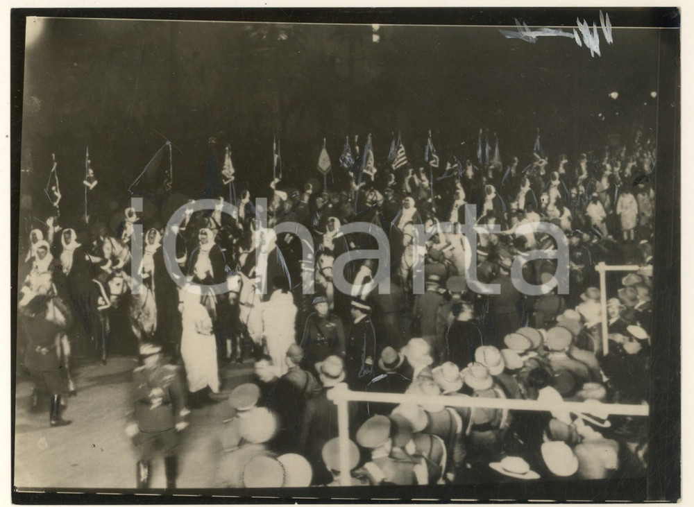 Fotografia d epoca originale 1937 TRIPOLI LIBIA Sfilata notturna delle truppe coloniali Foto 24x18 cm 1