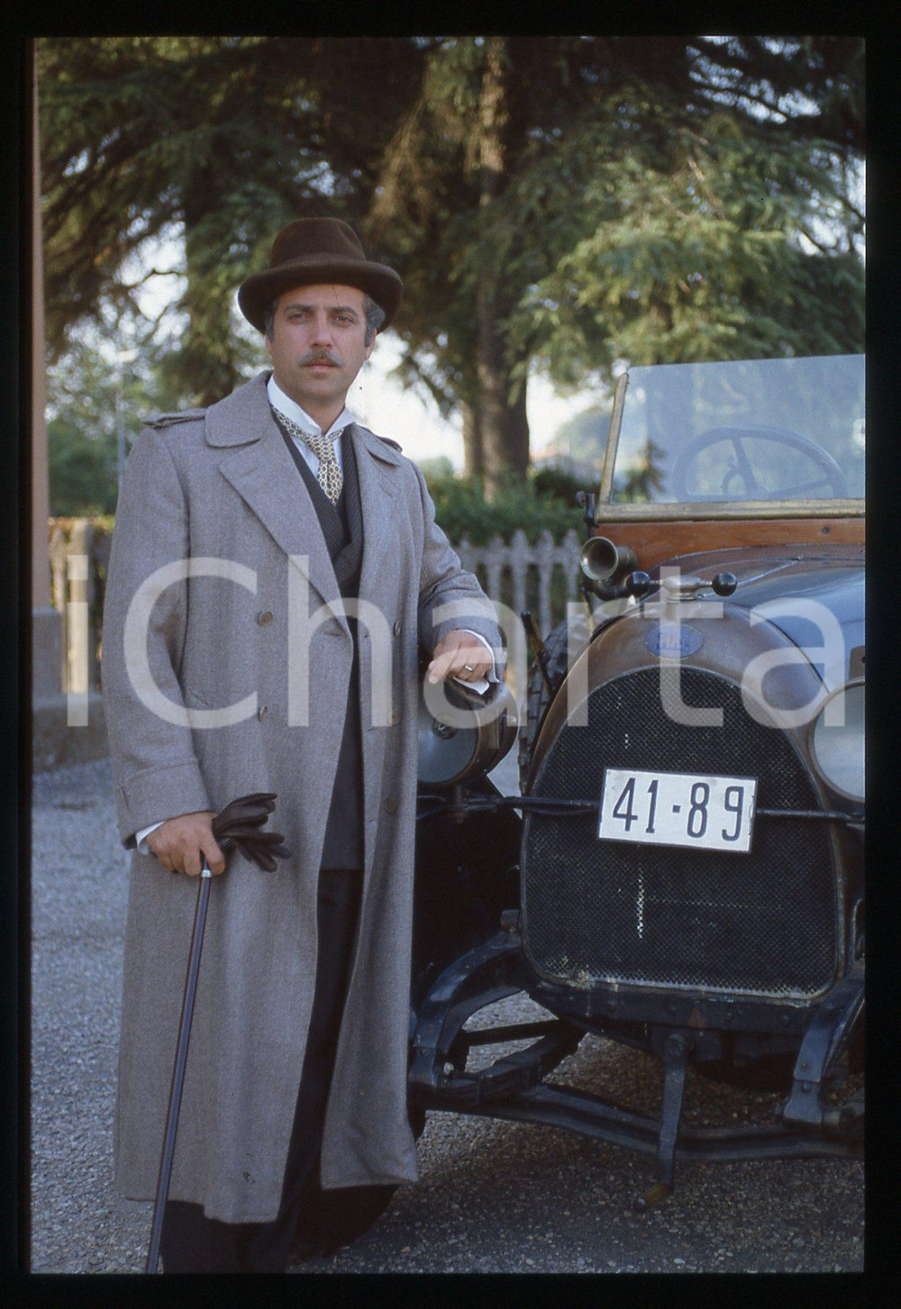35mm vintage slide*1995 LA FAMIGLIA RICORDI -  Massimo GHINI con FIAT 501 (2)