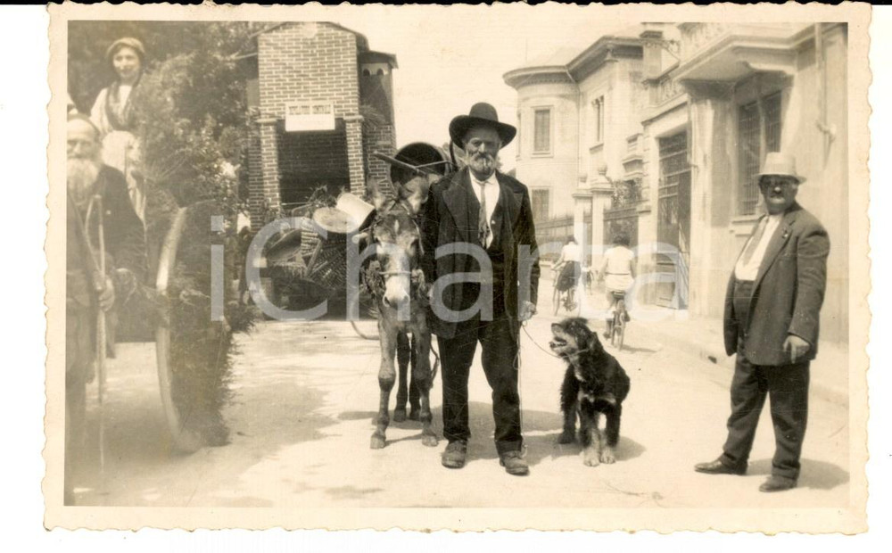 Fotografia d epoca originale 1920 ca AREA LOMBARDA Anziano con asino al depuratore comunale Foto cartolina 1