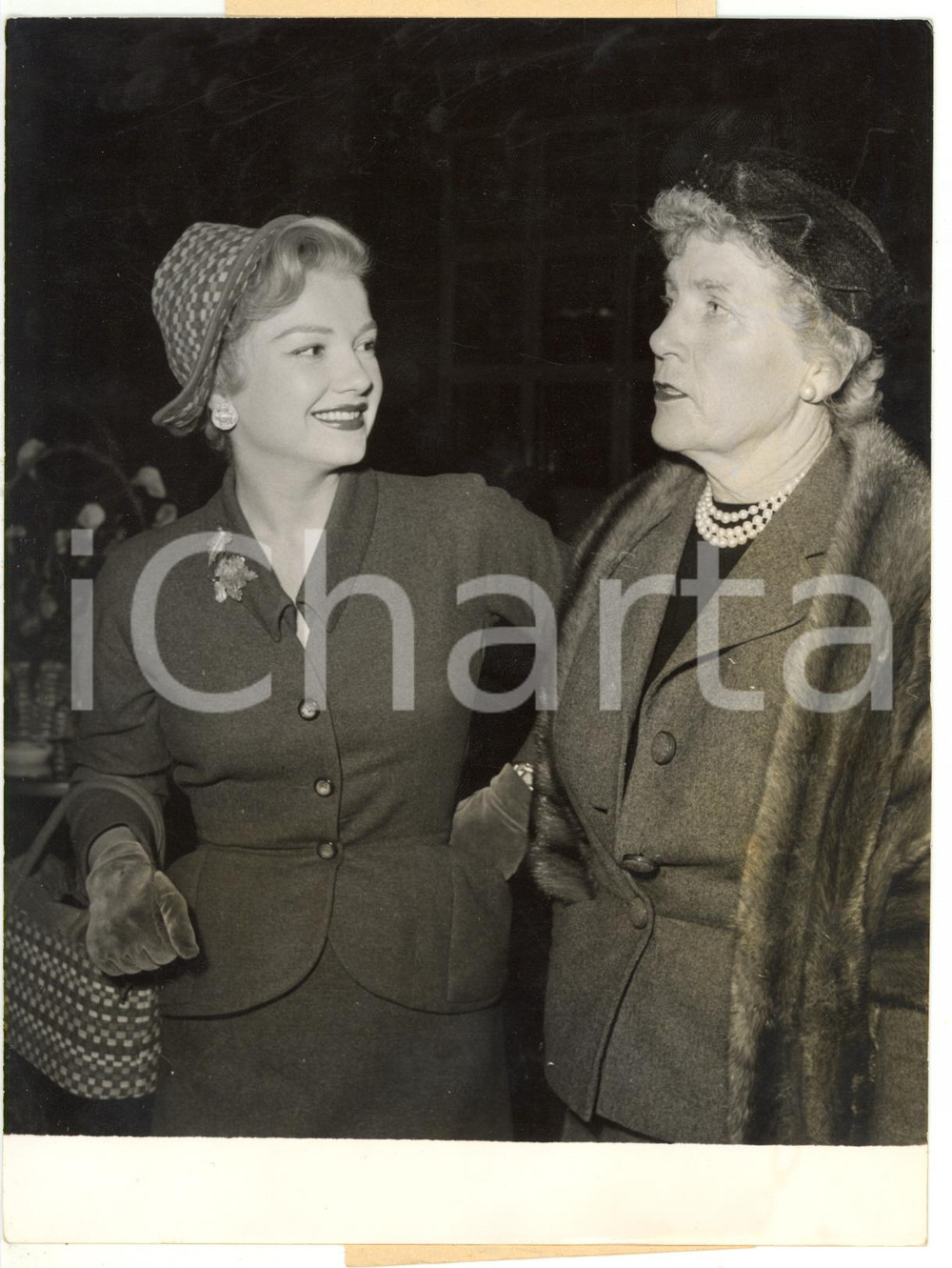 1953 MUNICH Anne BAXTER with her mother Catherine Dorothy WRIGHT *Photo 15x20