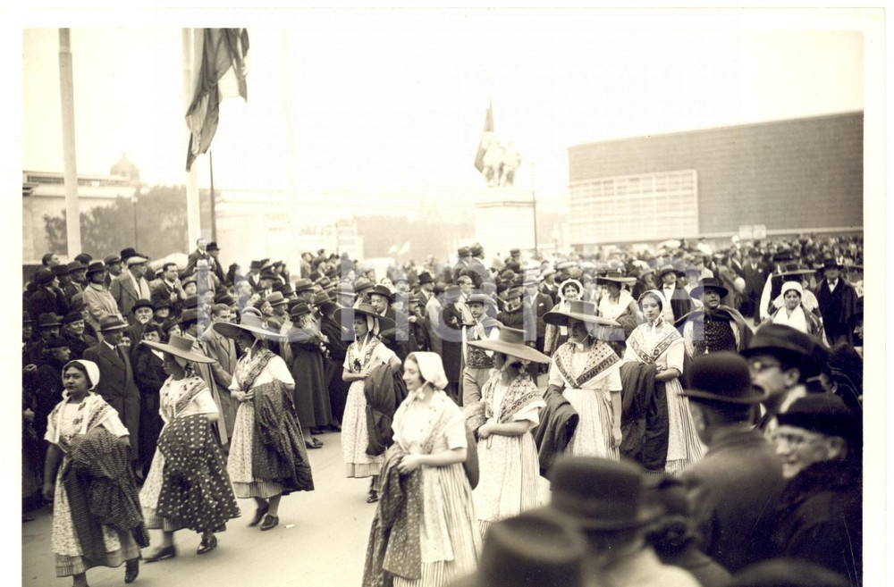 Fotografia d epoca originale 1937 PARIS EXPO Internationale  DÃ©filÃ© des ProvenÃ§ales en costume Photo 1