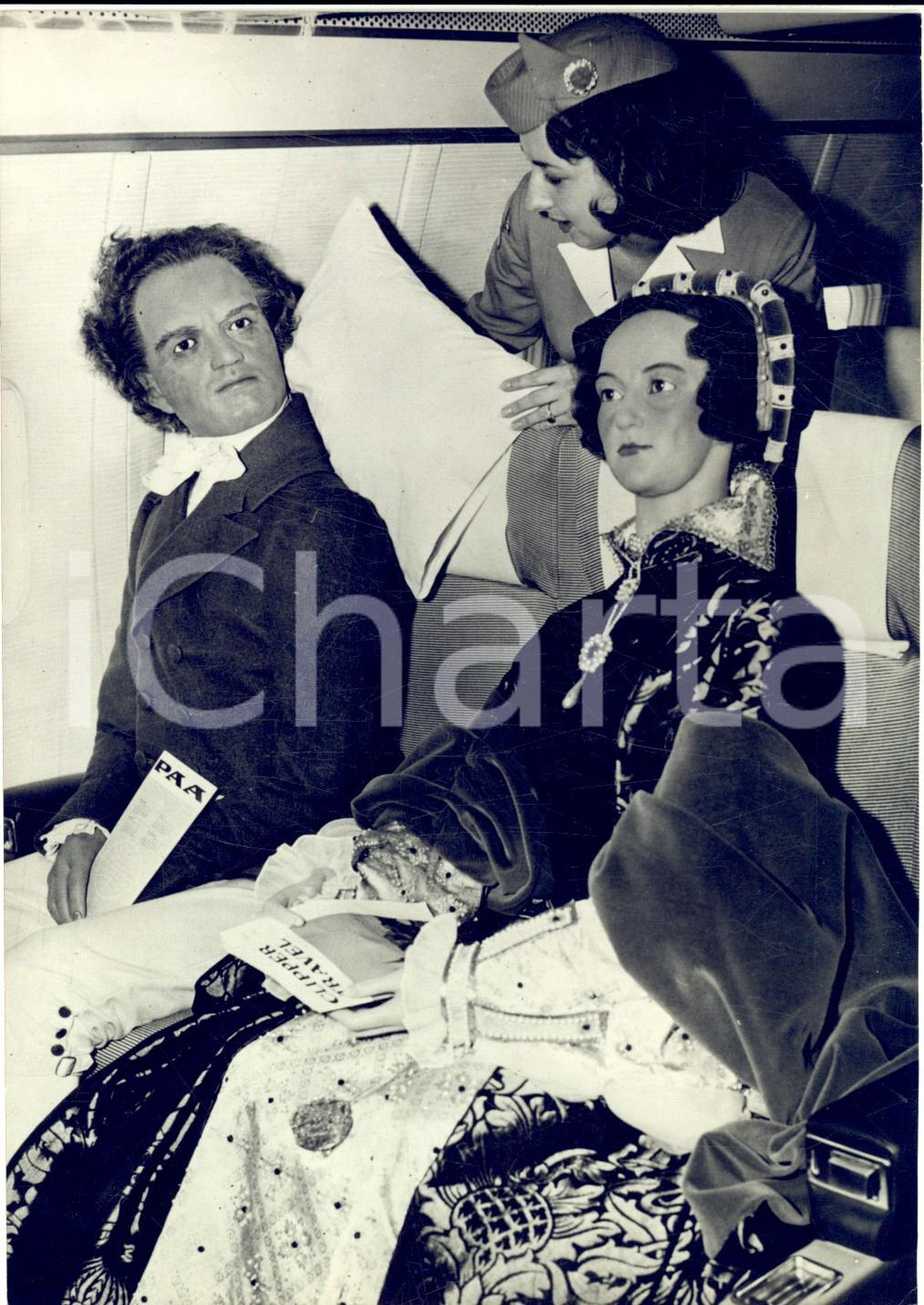 1959 NEW YORK Airport - Arrival of statues for waxwork musem NIAGARA FALLS Fotografia d'epoca con didascalia coeva.  CONDIZIONI: GFORMATO:  13x18 cm    originale e autentica 1