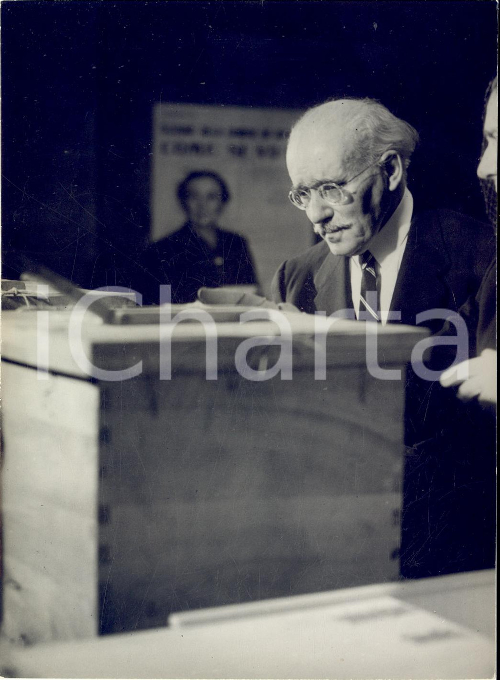 1953 ELEZIONI MILANO Il maestro Arturo TOSCANINI alle urne - Foto 13x18 cm
