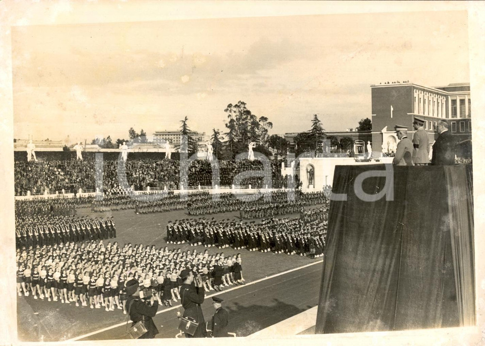 Fotografia d epoca originale 1935 ca ROMA FORO ITALICO Il Duce assiste al saggio ginnico GIL Foto 18x13 1
