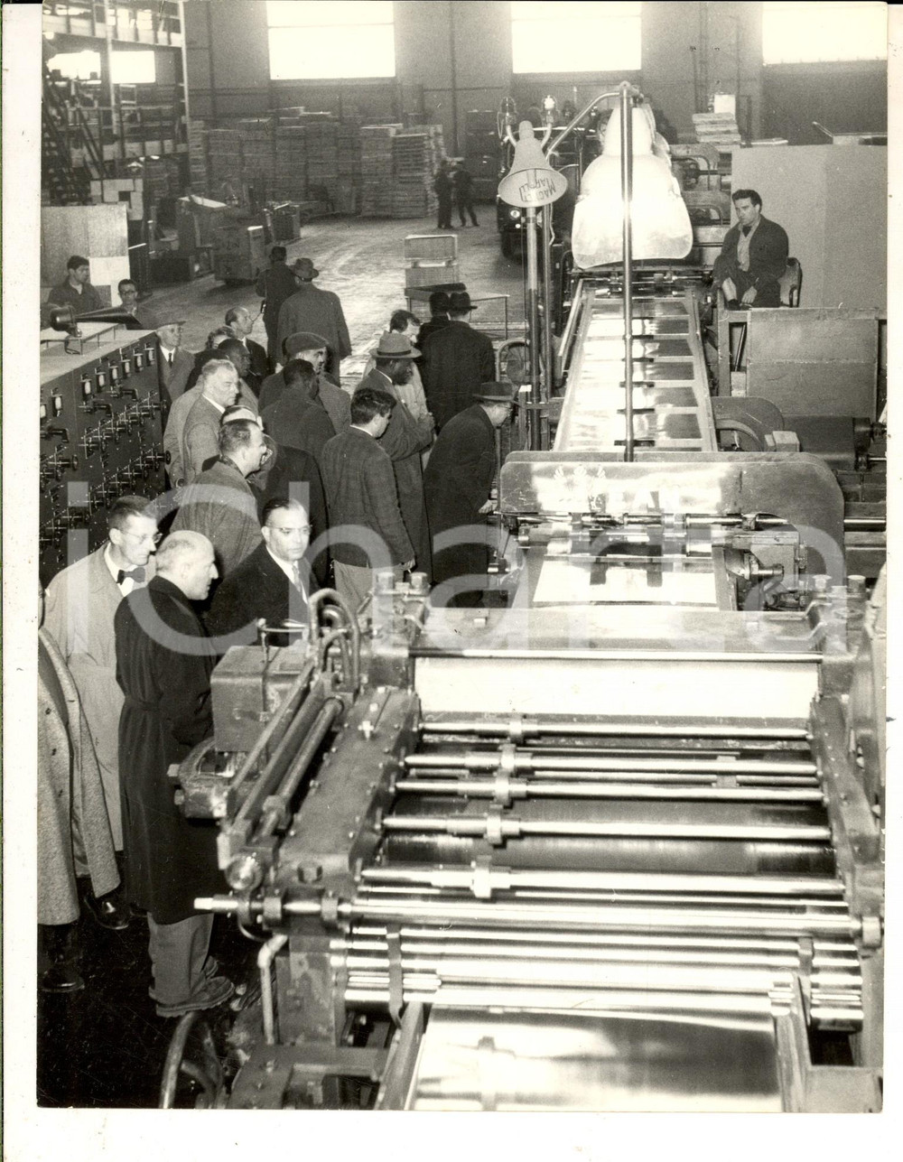 Fotografia d epoca originale 1958 GENOVA CORNIGLIANO Visita dei ministri africani all ITALSIDER Foto 20x24 1
