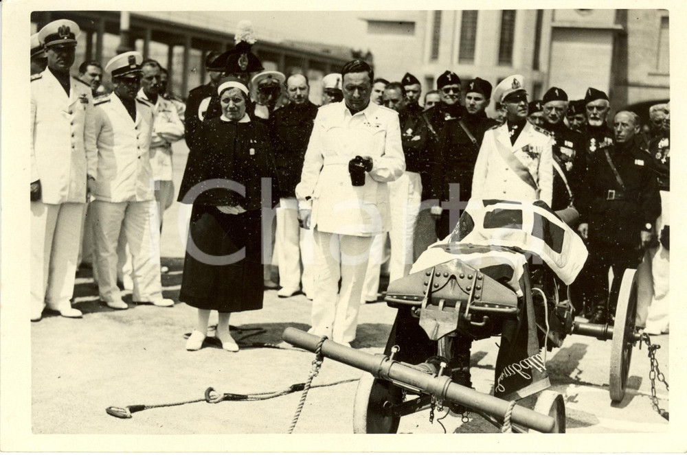 Fotografia d epoca originale 1938 NAPOLI Moglie Giunio SALVI Bandiera Sommergibile SETTEMBRINI Cannone Foto 1