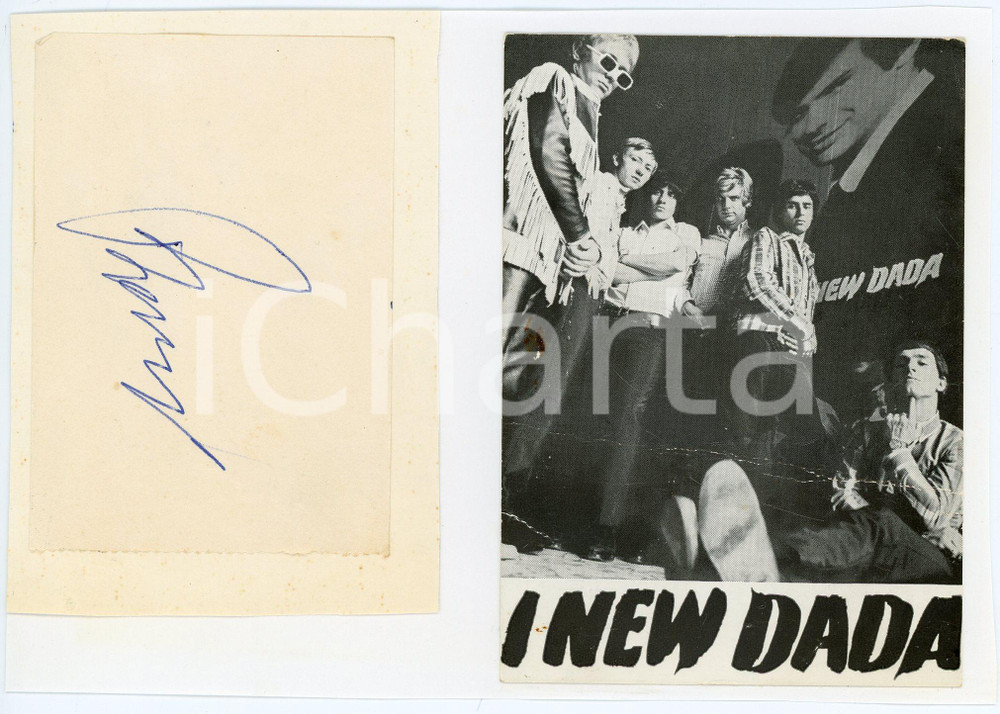 1965 ca MUSICA ITALIA - NEW DADA Gruppo musicale - Collage foto con AUTOGRAFI Collage realizzato con una fotografia seriale del gruppo e l'autografo su carta. CONDIZIONI: P (piegature alla foto seriale)FORMATO: 17x12 cm (collage)    originale e autentica 1