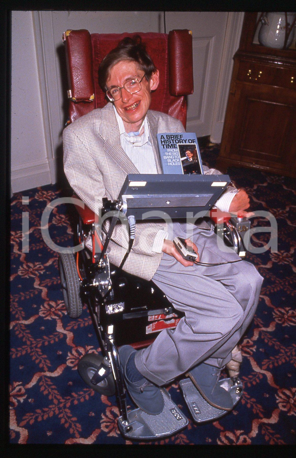 35mm vintage slide* 1988 COSTUME Stephen HAWKING ritratto con libro