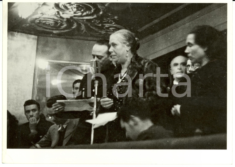 Fotografia d epoca originale 1942 WW2 MADRID Madri volontari DIVISIONE AZZURRA parlano con i figli via radio 1