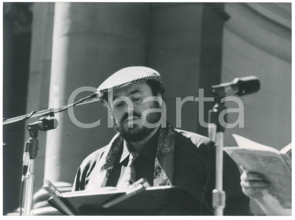 Fotografia d epoca originale 1985 ca LIRICA Luciano PAVAROTTI durante le prove  Foto 23x17 cm 1