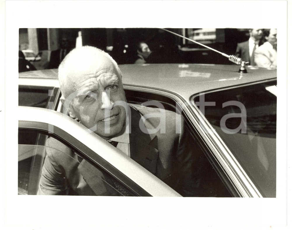 1985 ca MILANO - MONTEDISON Mario SCHIMBERNI sale in auto *Foto 25x20 cm