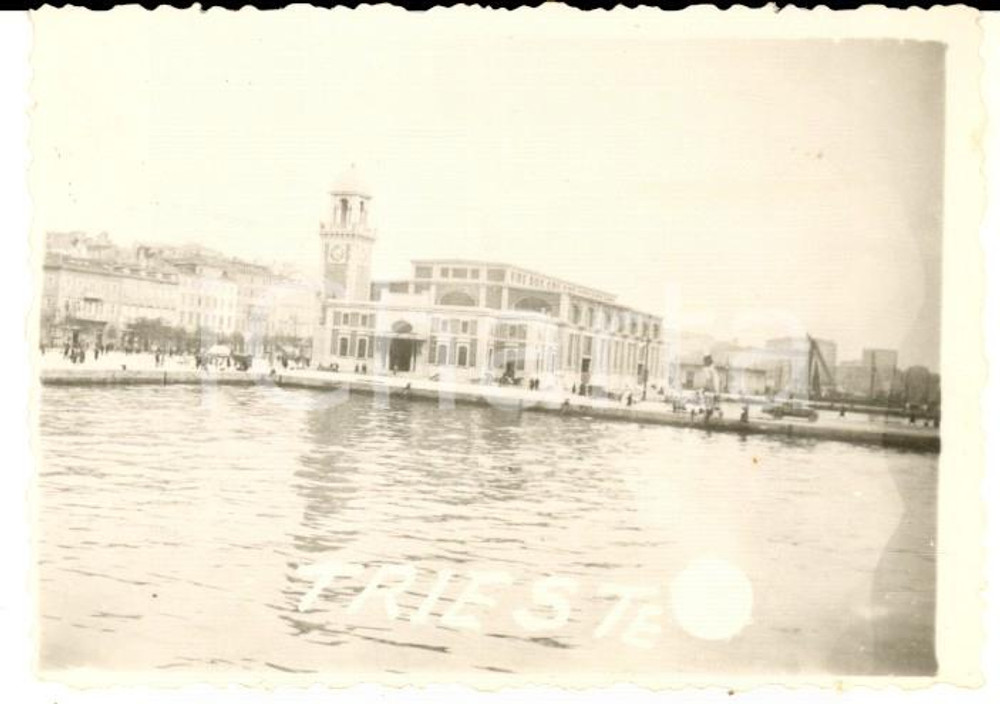 Fotografia d epoca originale 1935 ca TRIESTE Veduta dal mare con l Acquario Fotografia VINTAGE 9x6 cm 1