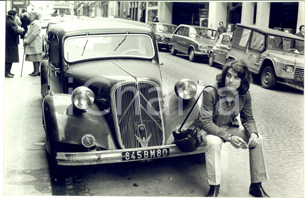 1975 ca COSTUME Ritratto cantante DRUPI con automobile - Foto 30x20 cm