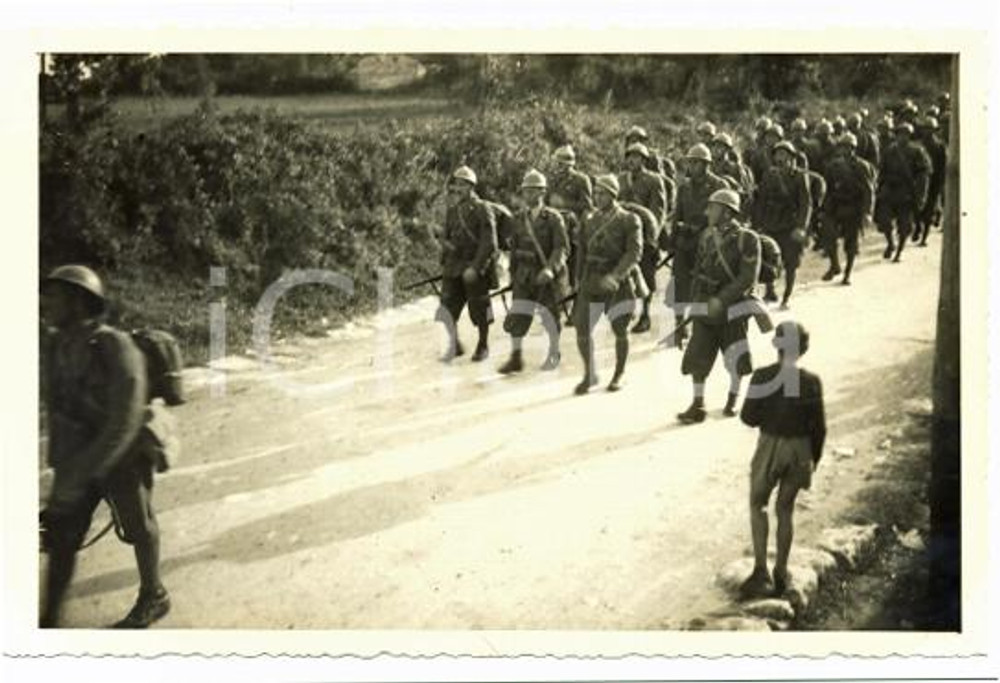 1941 WW2 ISTRIA - SISSANO 412° bis Battaglione Costiero osservato da un bambino